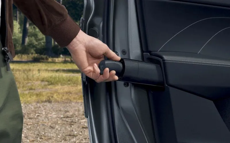 Ombrello nella portiera del conducente